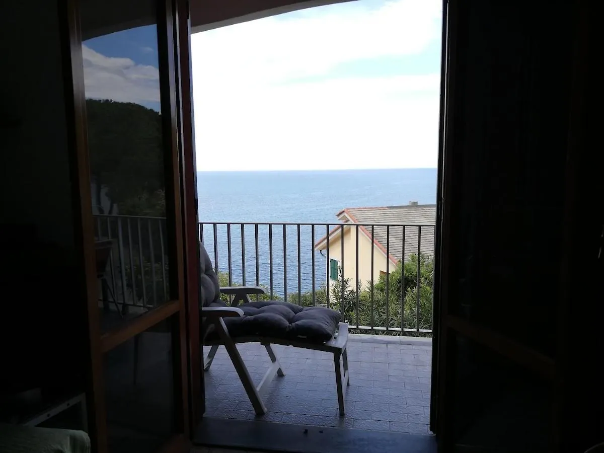 White House With Sea View Apartment Moneglia