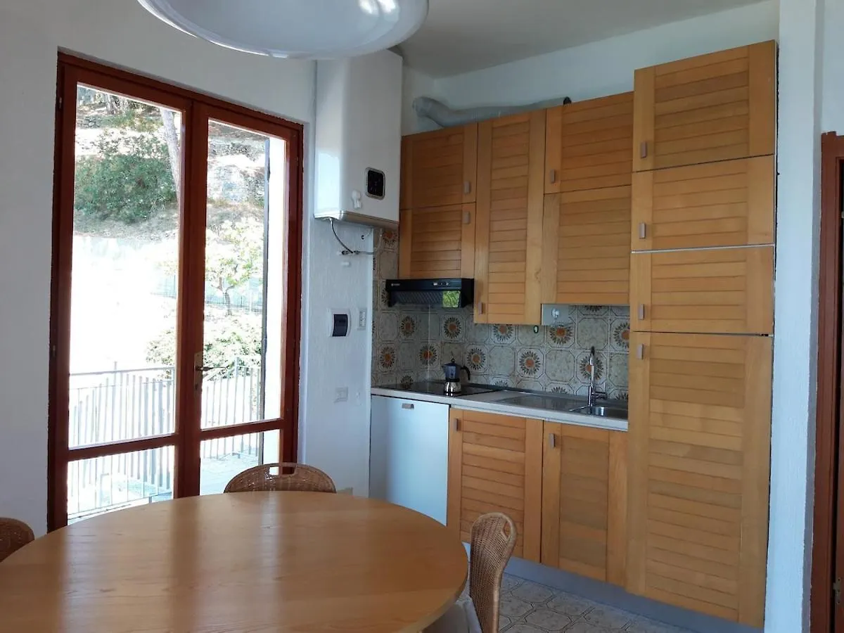 White House With Sea View Apartment Moneglia