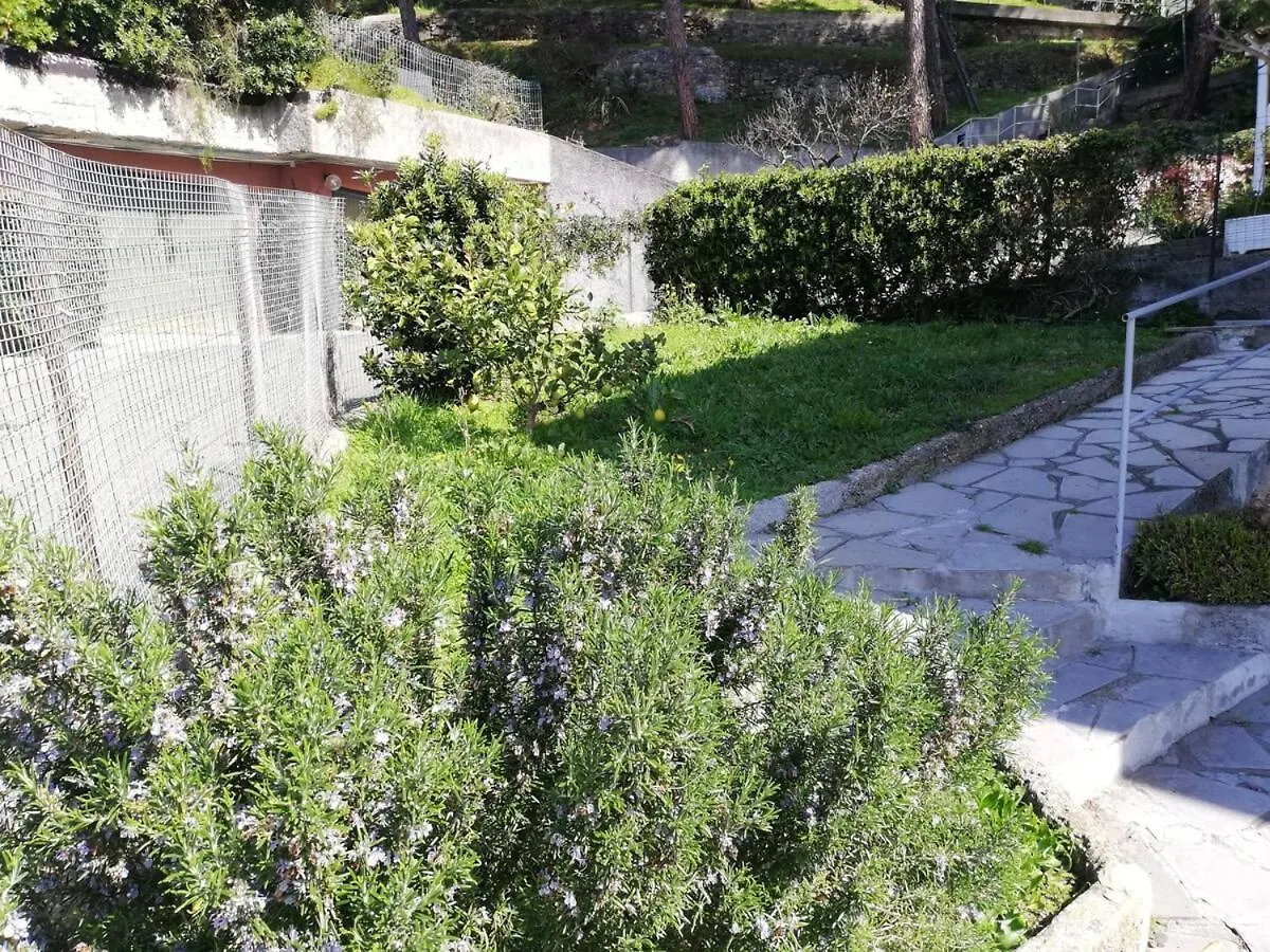 White House With Sea View Apartment Moneglia